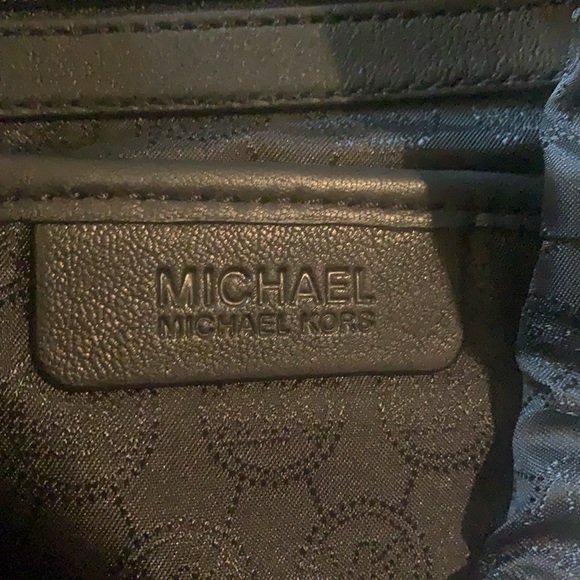 Michael Kors leather purse never used - Picture 2 of 5